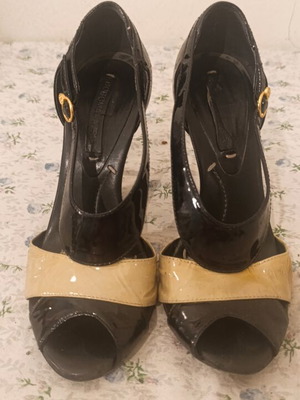 BCBG Maxazria patent leather high heel pumps size 37 used, black and beige