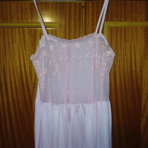 Pink nightdress dress like new, size Medium to Large
