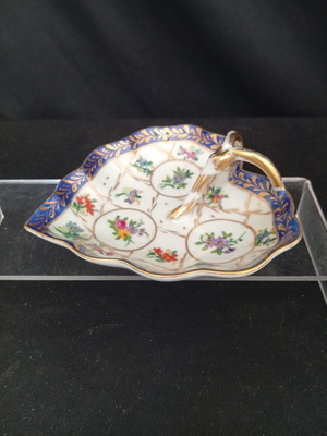 Vintage Domini's Limoges μικρό πιατάκι σε σχήμα φύλλου σαν καινούργιο