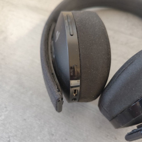 PS4 Gold Wireless Headset used with 7.1 Virtual Surround Sound