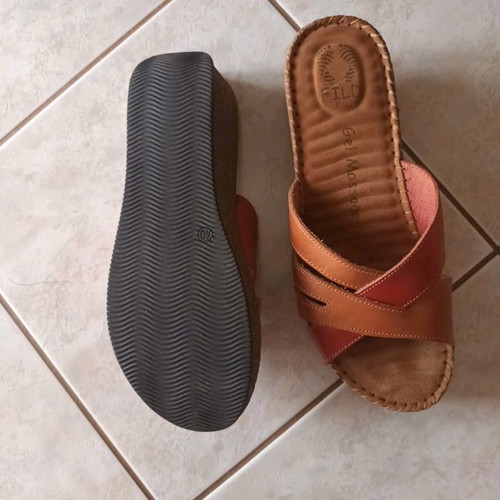 FILD platforms used, size 40, colorful, anatomic