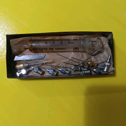 Instituto de Angeli vintage glass syringe set used with needles