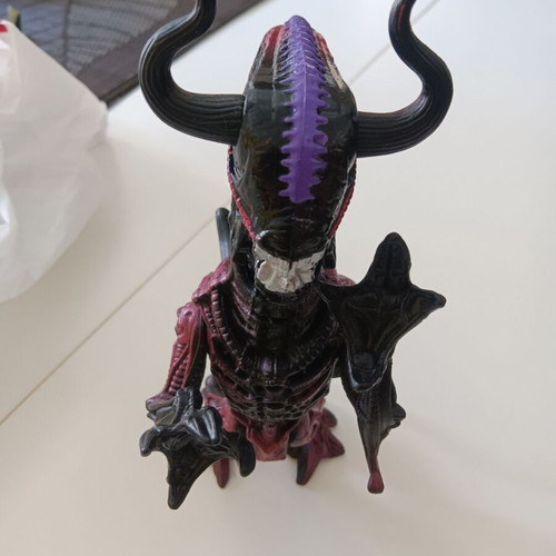 Kenner Aliens Bull Alien & Killer Crab Alien vintage figures set