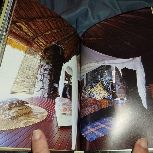 Safari Style book like new, English