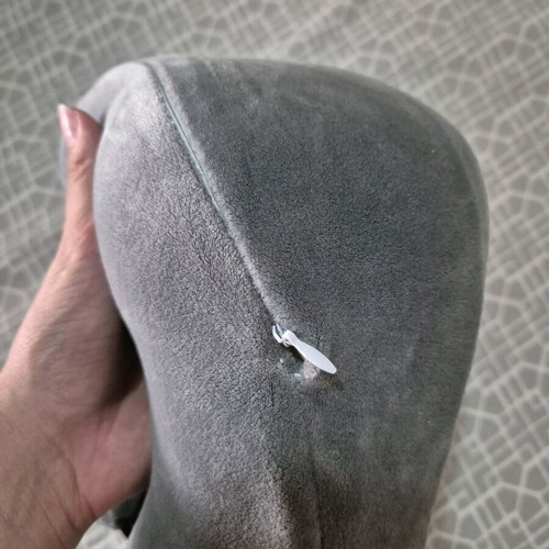 Travel neck pillow like new with foam and removable cover