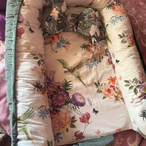 La Millou baby nest with pillow like new for newborns