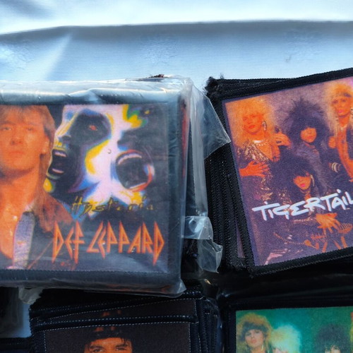 Vintage υφασμάτινα ράμματα σετ 28 με heavy metal συγκροτήματα 1980, καινούργιο
