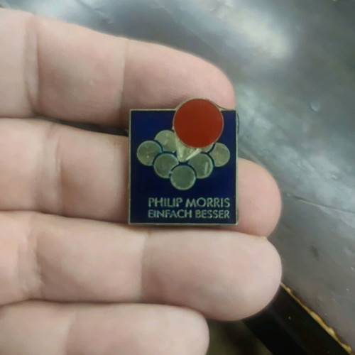 Philip Morris pin like new collectible