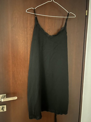 Lynne mini dress black like new, size L