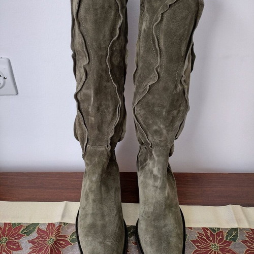 Suede boots like new, elastic type, olive color, size 36-37