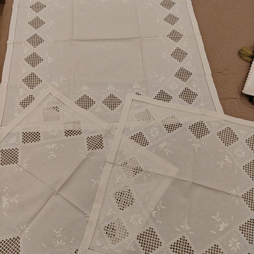 Lefkadian table linens like new, set of 3 pieces