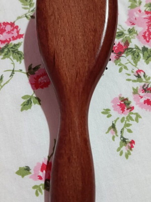 Small hairbrush with metal pins and rubber cushion
