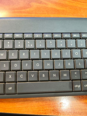Πληκτρολόγιο Logitech K400+ σαν καινούργιο