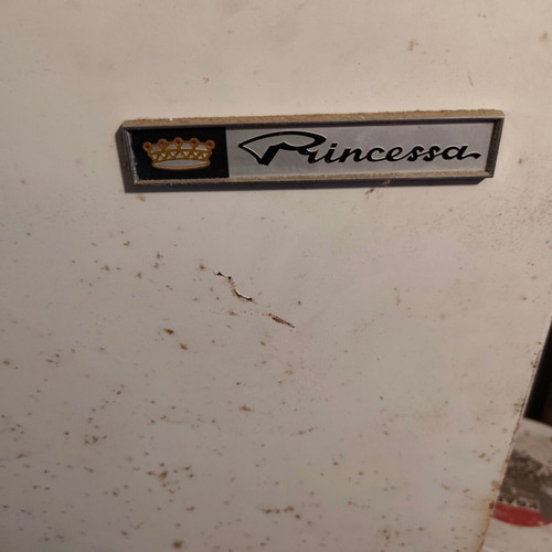 Pitsos Princessa vintage single-door refrigerator with freezer