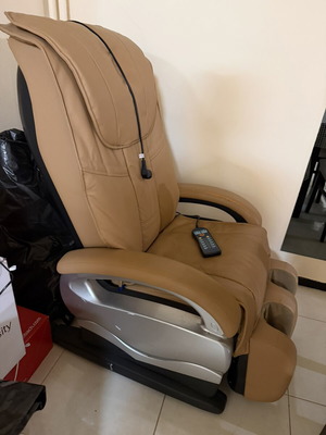 Massage chair like new, fully functional