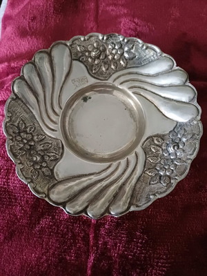 Silver-plated bowl used, 17 cm, missing one leg