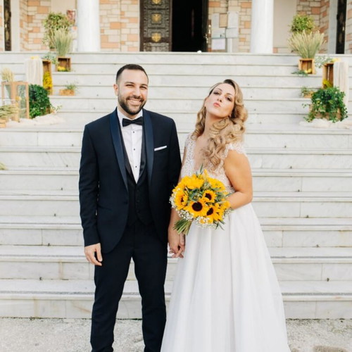 Wedding dress like new with minimal shine and train, white