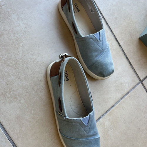 Toms kids blue espadrilles like new size 32.5