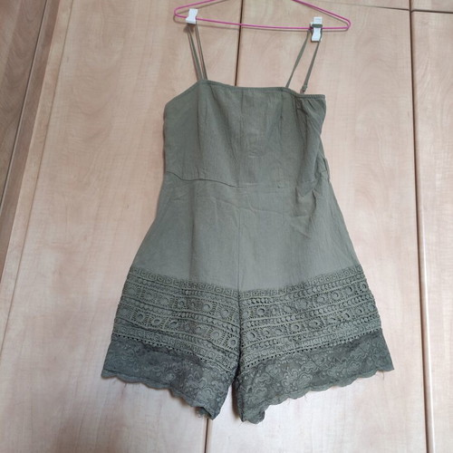 Women's lace romper used, size Medium, adjustable straps