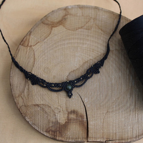 Macrame necklace with black leaf, nephrite gemstone and bronze beads new