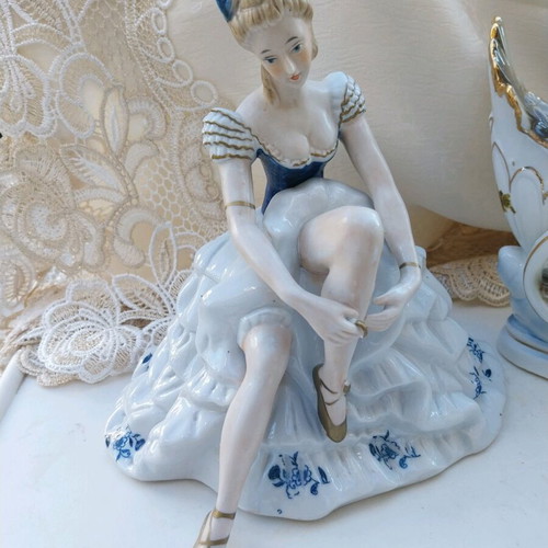 Porcelain set like new, ballerina and carriage decorations
