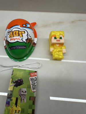 Kinder Joy Minecraft Gold Alex figure new