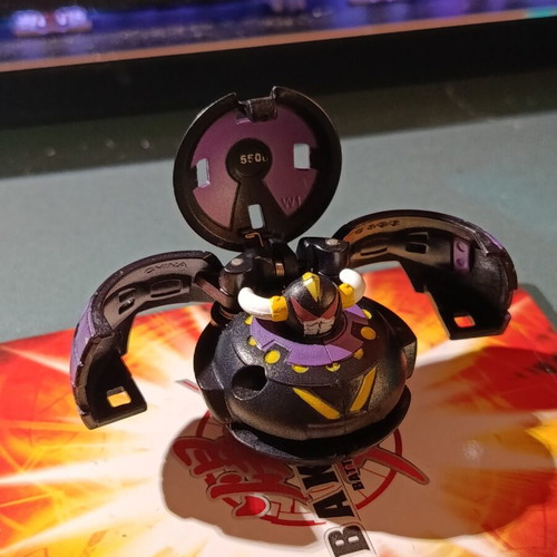 Bakugan Shadow Vulcan figure