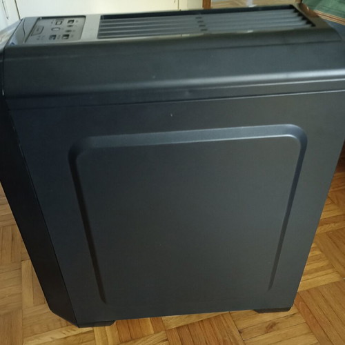 Innovator Starship Midi Tower computer case with side window
