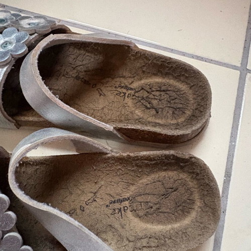 Cupcake Couture Silver Anatomical Slippers Size 27-28 Girl Used
