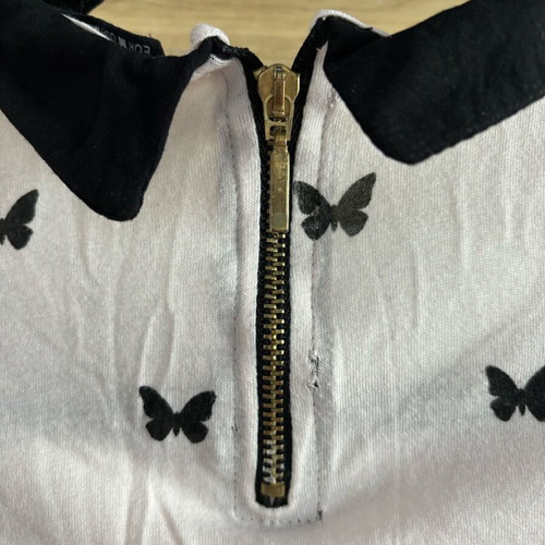Bershka short-sleeve blouse like new, white with black hearts and collar