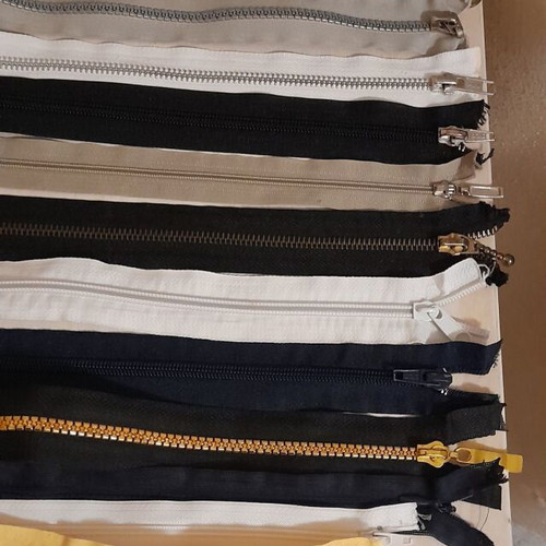 Sewing accessories and zipper set like new