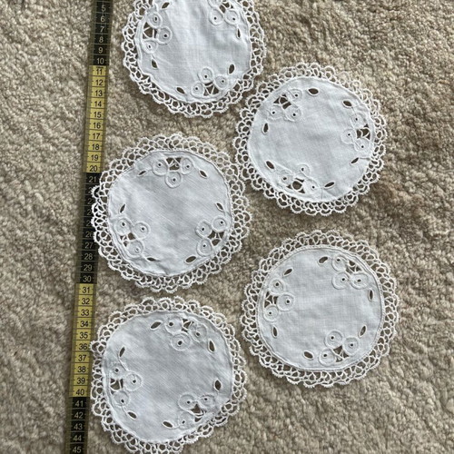 Set of 5 embroidered coasters like new, handmade