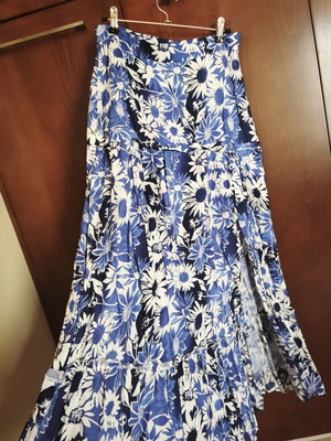 Blue Floral Skirt like new, size M 38 10