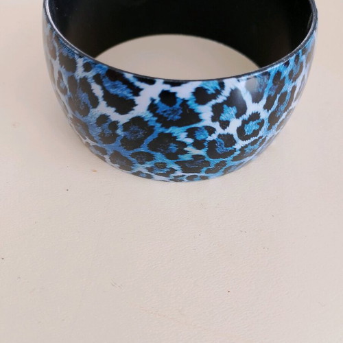 Bracelet used, blue tiger print