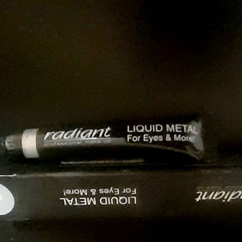 Radiant Professional silver liquid eyeshadow 7 ml new