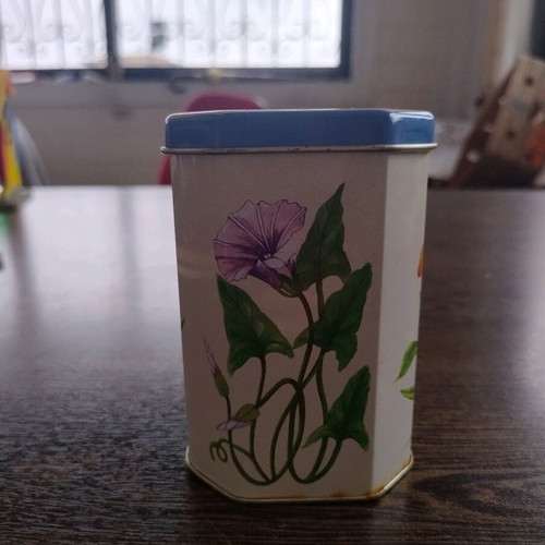 Metal storage container vintage like new condition