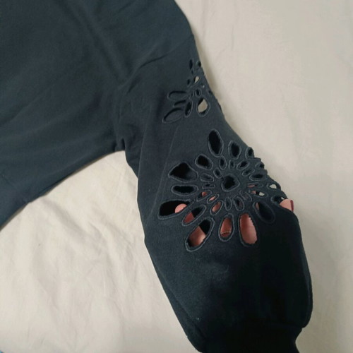 Only black sweatshirt like new with sleeve design, XS