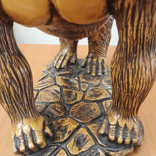 King Kong decorative gorilla sculpture like new, resin faux wood effect