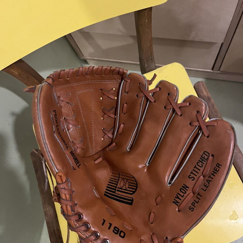 Baseball glove leather like new