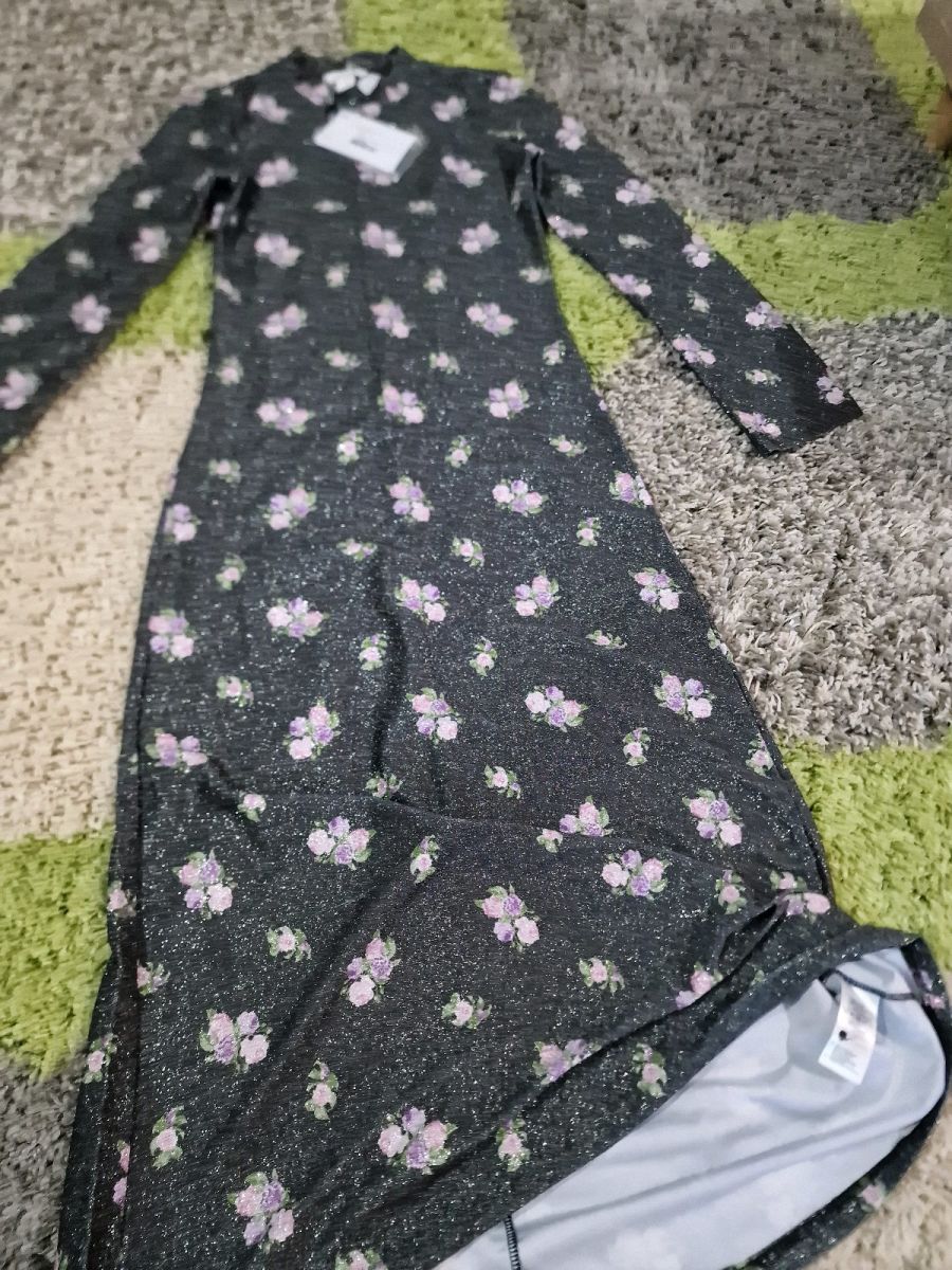 Monki midaxi floral glitter dress! Size S - € 9,00 - Vendora