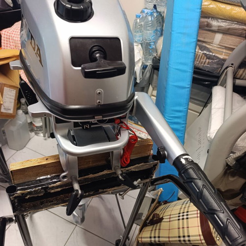 Honda outboard motor 4 hp upgraded to 6 hp like new with stand