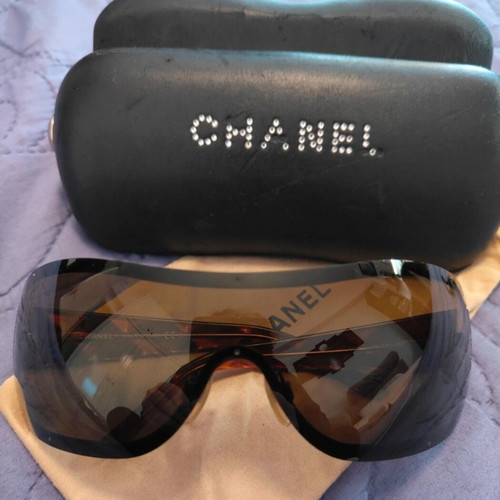 Chanel sunglasses like new, brown