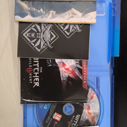 Witcher 3 Wild Hunt PS4 with Hearts of Stone expansion like new