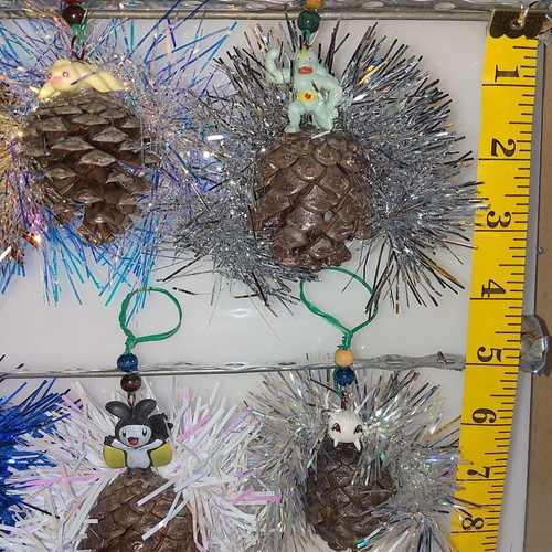 Pinecone Christmas ornaments new, set of 12 with storage box