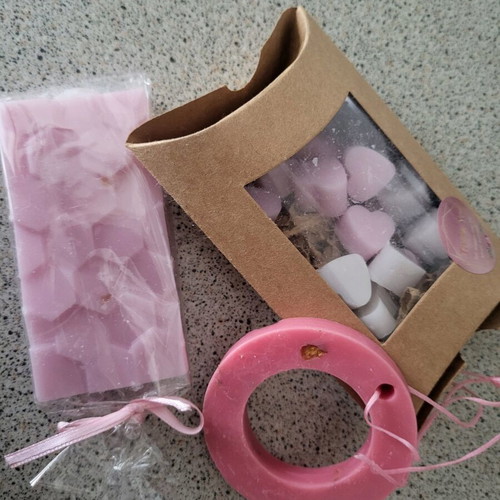 Soy wax scented candle set new with various designs and fragrances