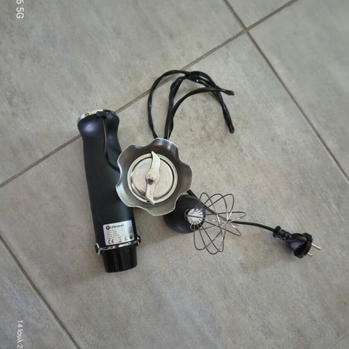 Rohnson Hand Blender like new with stainless steel foot and whisk