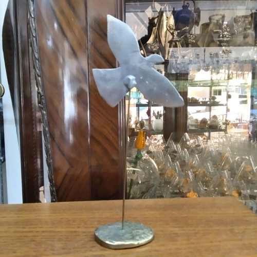 Table decorative dove like new, metal