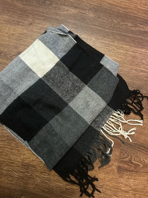 Zara warm scarf like new, black and gray