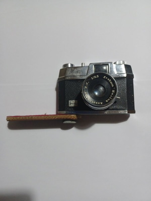 Kodak and Halina cameras, pack of 2 with case