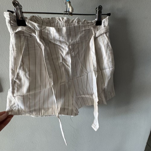 Summer shorts like new, white and beige